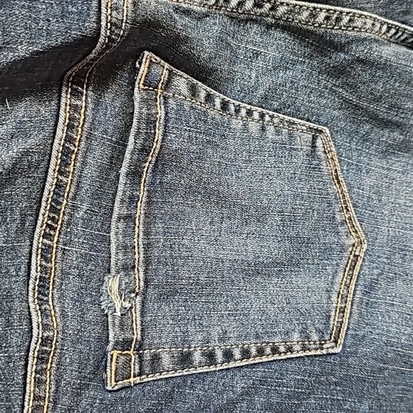 Liz Lange Maternity Midi Jean Shorts in Size Small EUC - Picture 4 of 6